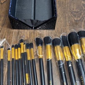 Hikari makeup brushes